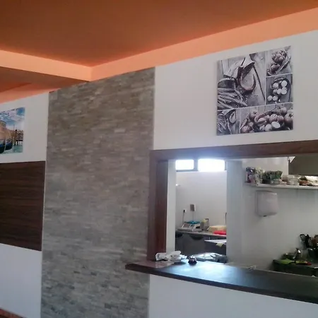La Piazza & Apartmanhotel Primorszko