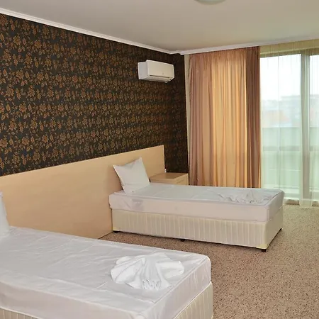 La Piazza & Apartmanhotel 3*