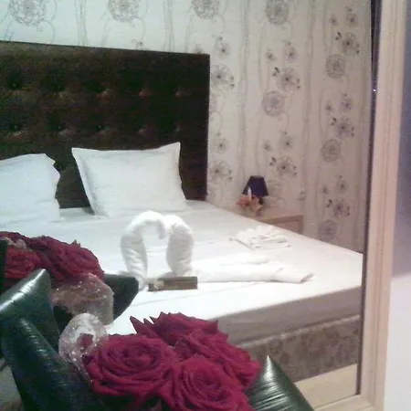 Apartmanhotel La Piazza & 3*
