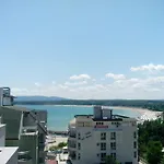 La Piazza & 公寓式酒店 4*