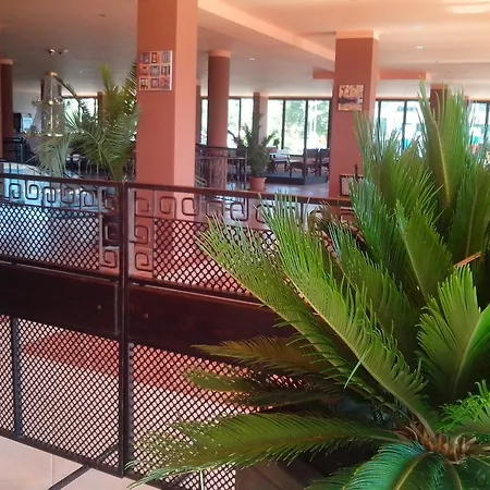 La Piazza & Aparthotel 4*