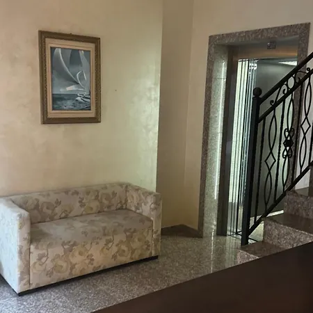 公寓式酒店 La Piazza & 4*