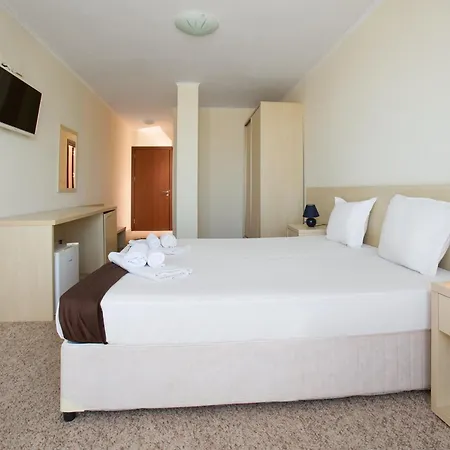 Aparthotel La Piazza & 3*