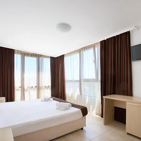 Aparthotel La Piazza & 3*