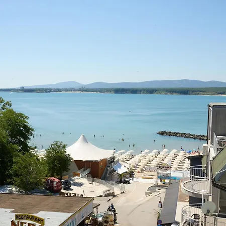 La Piazza & Apartmanhotel Primorszko