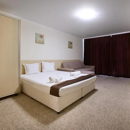 La Piazza & Aparthotel 4*