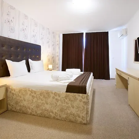 La Piazza & Apartmanhotel