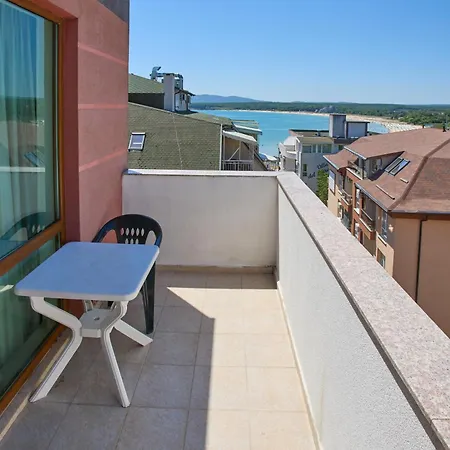 La Piazza & Apartmanhotel Primorszko